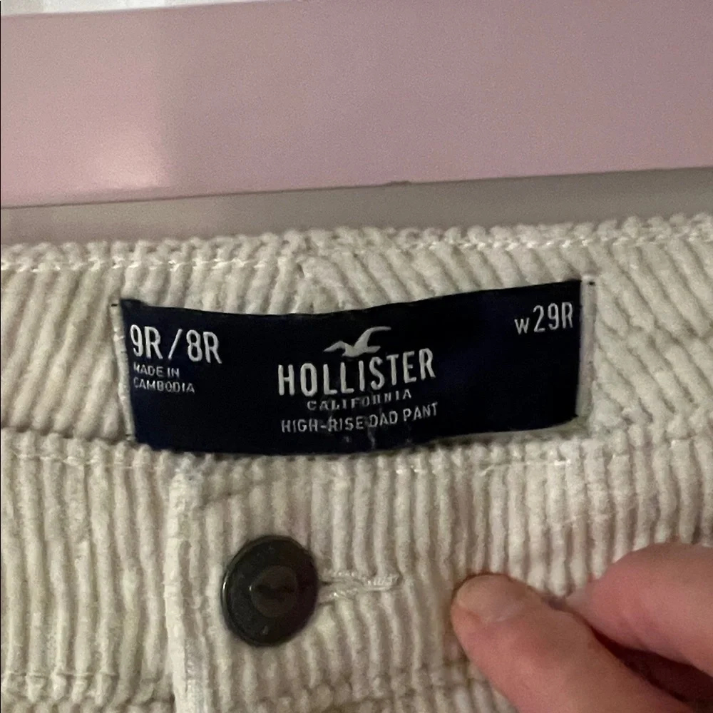 Hollister women’s ultra high-rise Dad Pant Cream corduroy size 9 waist 29 NEW